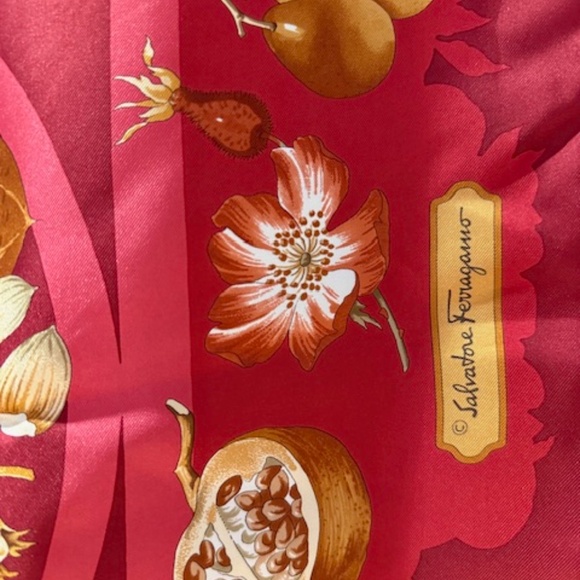 Ferragamo 100% Silk Scarf Never Worn NIB Retired Harvest Pattern - Picture 11 of 14